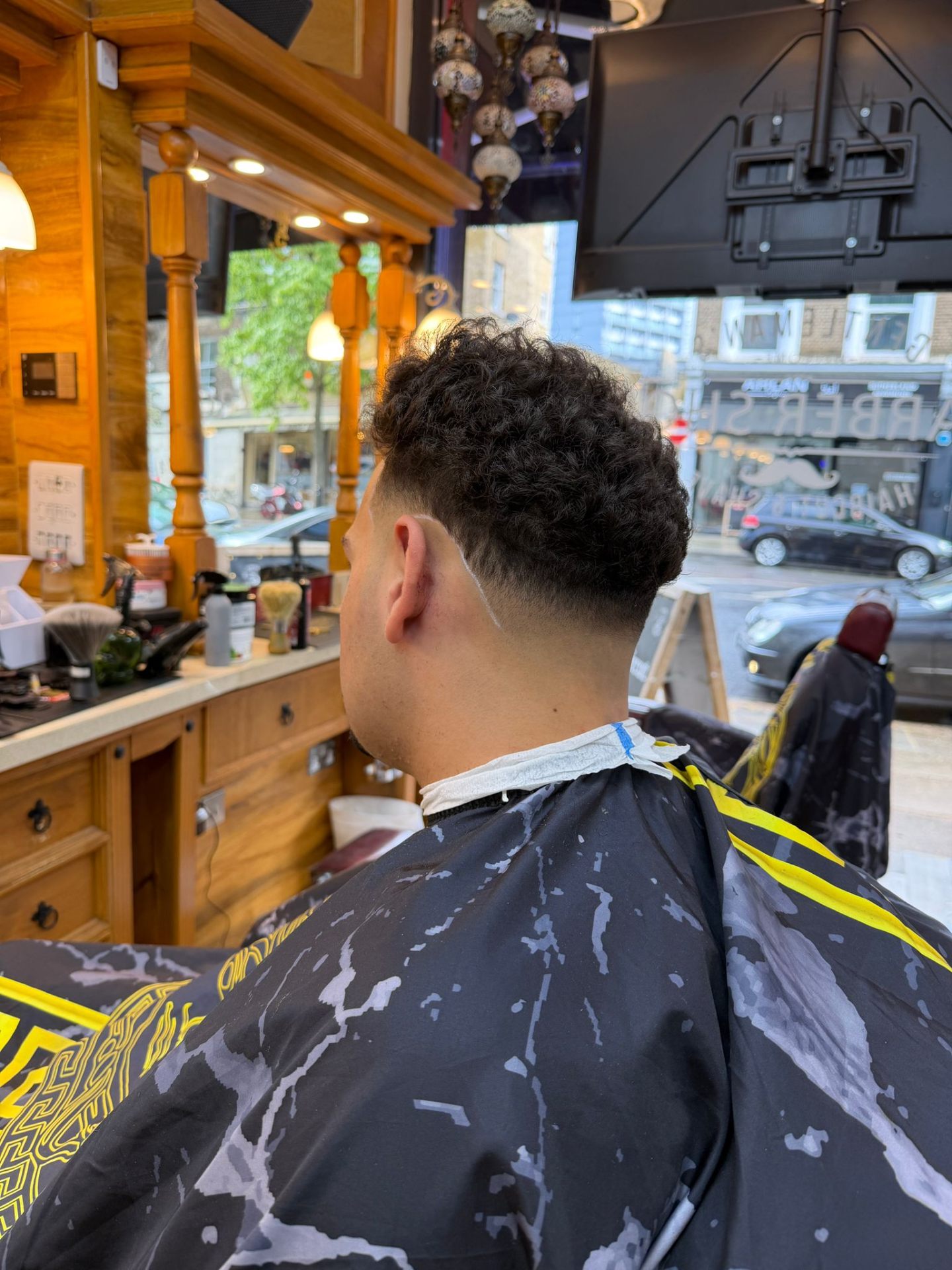 Curly top with sharp skin taper